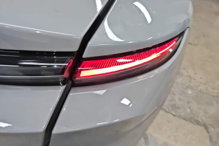 Used Nio ET5 2022 75 kWh Right Rear Taillight