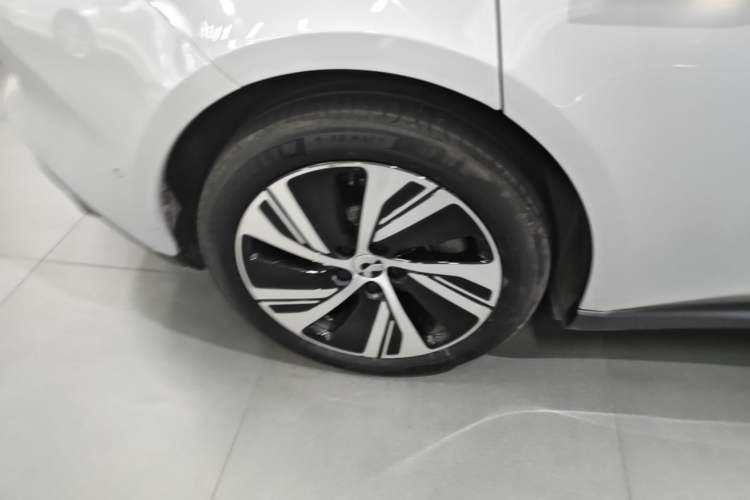 Used Nio ET5 2022 75 kWh Right Rear Wheel Hub