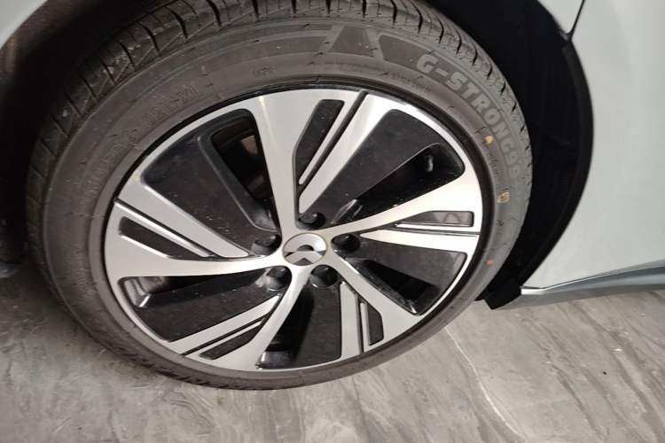 Used Nio ET5 2022 75 kWh Right Rear Wheel Hub