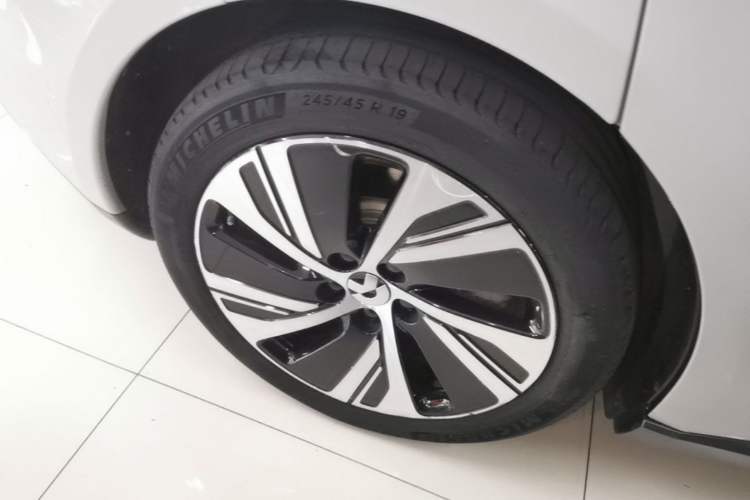 Used Nio ET5 2022 75 kWh Right Rear Wheel Hub