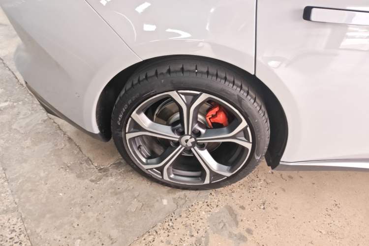 Used Nio ET5 2022 75 kWh Right Rear Wheel Hub