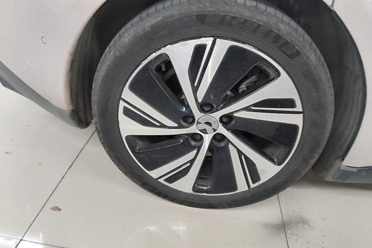 Used Nio ET5 2022 75 kWh Right Rear Wheel Hub