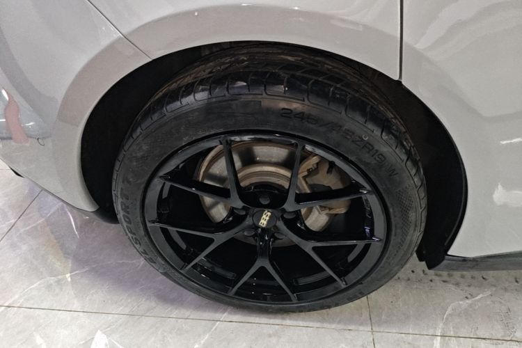 Used Nio ET5 2022 75 kWh Right Rear Wheel Hub