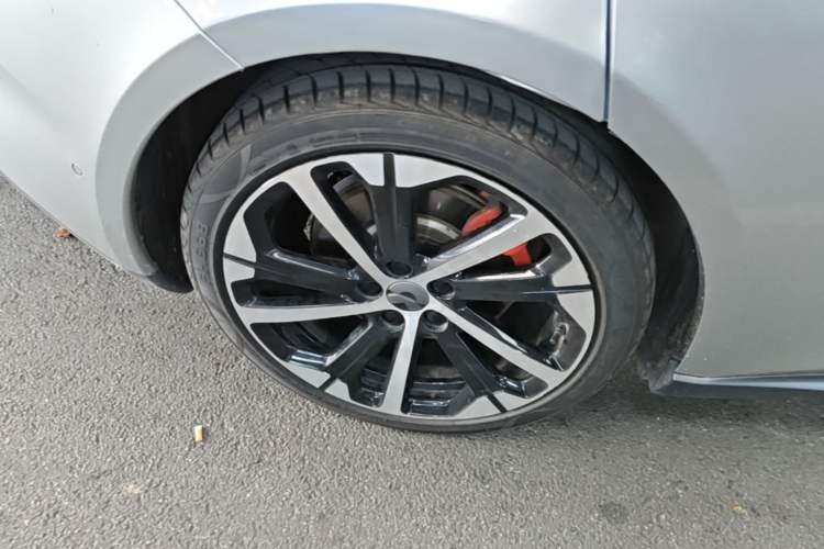 Used Nio ET5 2022 100 kWh Right Rear Wheel Hub