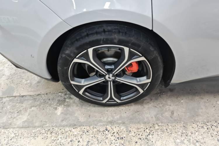 Used Nio ET5 2022 75 kWh Right Rear Wheel Hub
