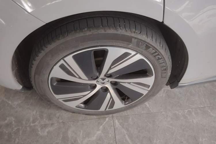 Used Nio ET5 2022 75 kWh Right Rear Wheel Hub