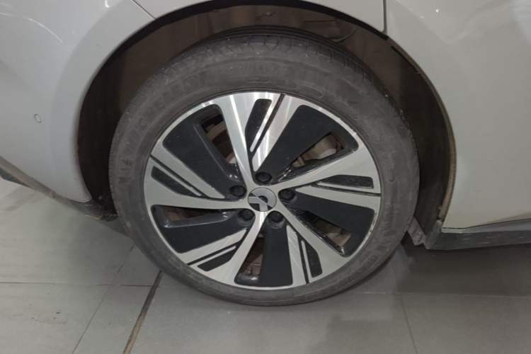 Used Nio ET5 2022 75 kWh Right Rear Wheel Hub