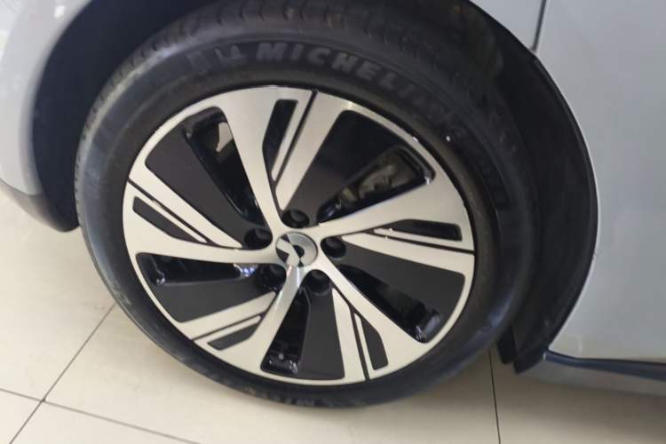 Used Nio ET5 2022 75 kWh Right Rear Wheel Hub