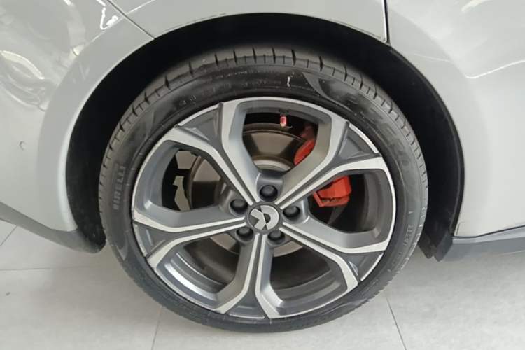 Used Nio ET5 2022 75 kWh Right Rear Wheel Hub