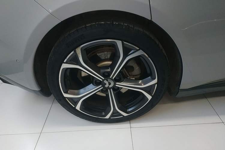 Used Nio ET5 2022 75 kWh Right Rear Wheel Hub