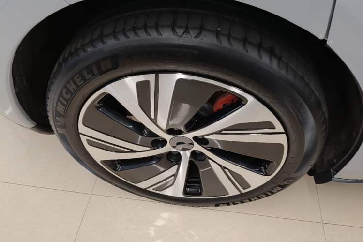 Used Nio ET5 2022 75 kWh Right Rear Wheel Hub