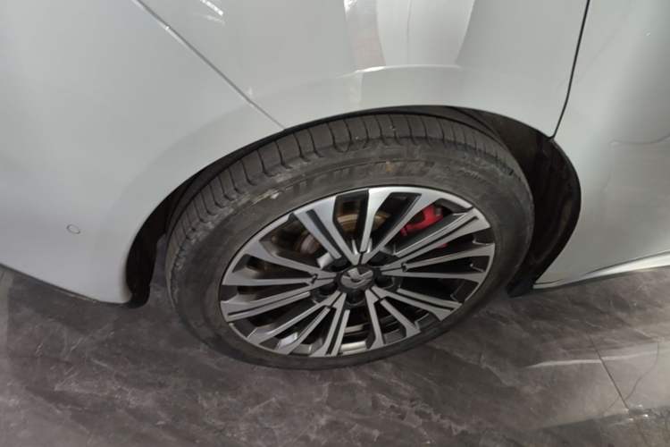 Used Nio ET5 2022 75 kWh Right Rear Wheel Hub