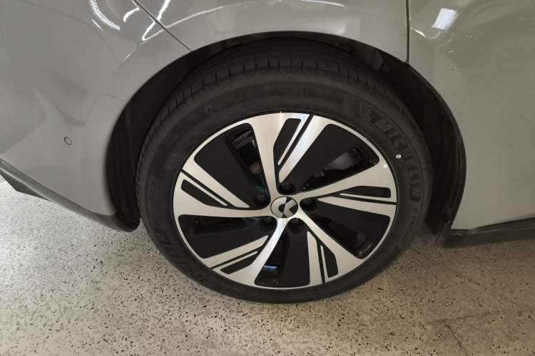 Used Nio ET5 2022 75 kWh Right Rear Wheel Hub