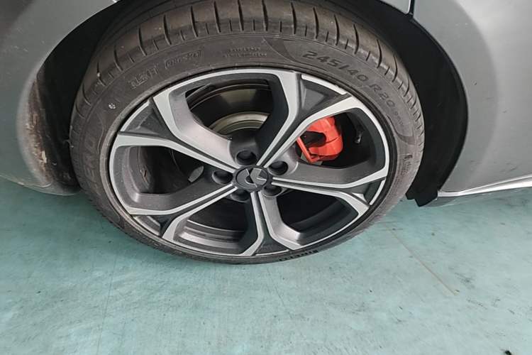 Used Nio ET5 2022 75 kWh Right Rear Wheel Hub