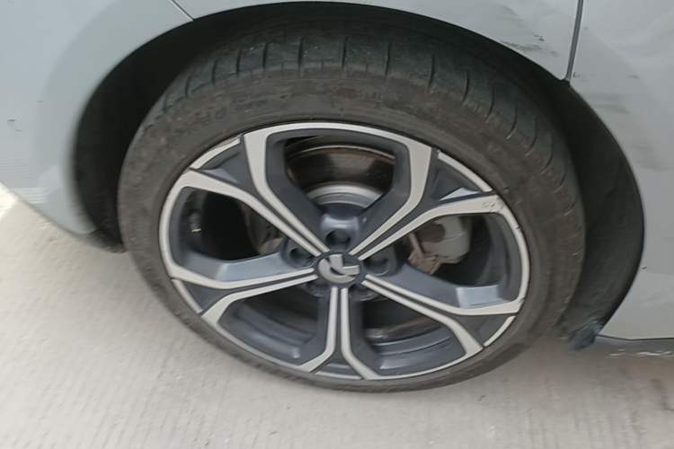 Used Nio ET5 2022 75 kWh Right Rear Wheel Hub