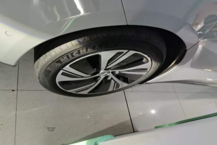 Used Nio ET5 2022 75 kWh Right Rear Wheel Hub