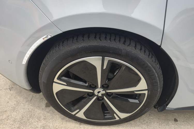 Used Nio ET5 2022 75 kWh Right Rear Wheel Hub