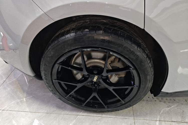 Used Nio ET5 2022 75 kWh Right Rear Wheel Hub