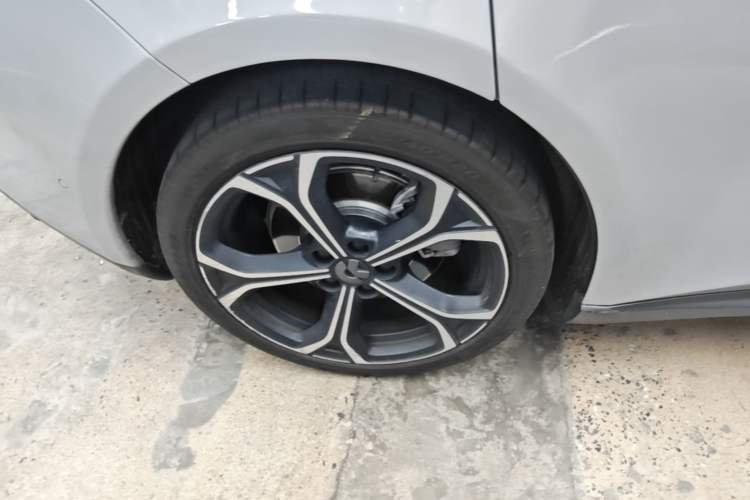 Used Nio ET5 2022 75 kWh Right Rear Wheel Hub