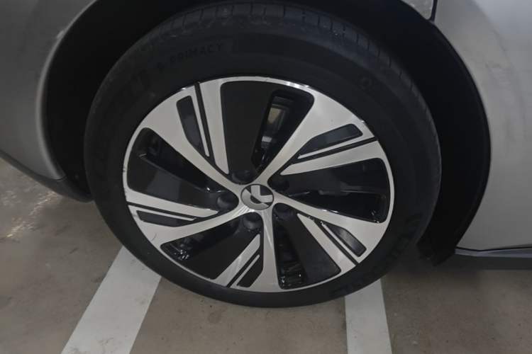 Used Nio ET5 2022 75 kWh Right Rear Wheel Hub