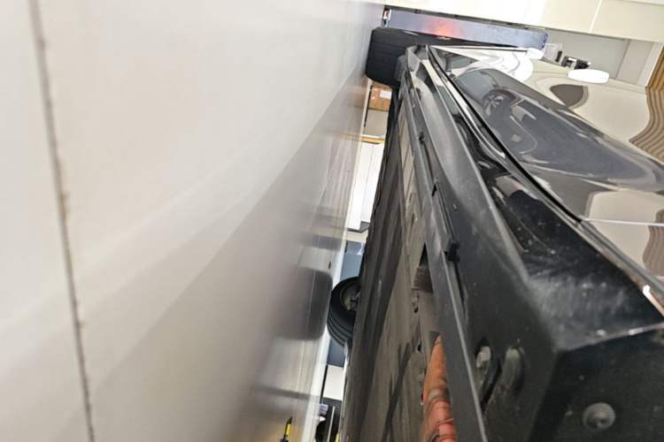 Used Nio ET5 2022 75 kWh Right Side Sill