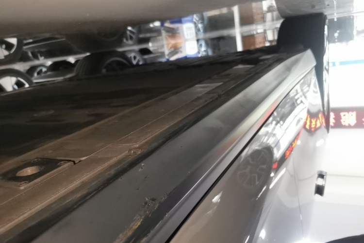 Used Nio ET5 2022 75 kWh Right Side Sill
