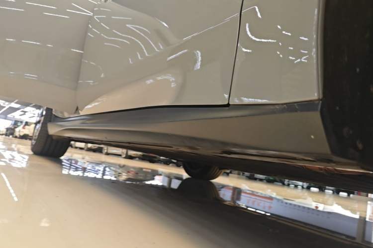 Used Nio ET5 2022 75 kWh Right Side Sill