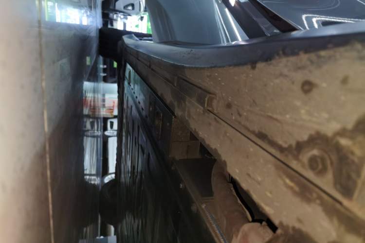 Used Nio ET5 2022 75 kWh Right Side Sill