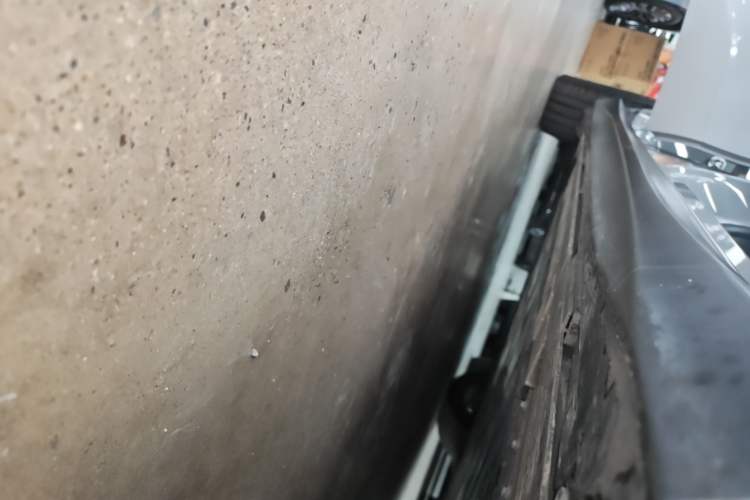 Used Nio ET5 2022 75 kWh Right Side Sill