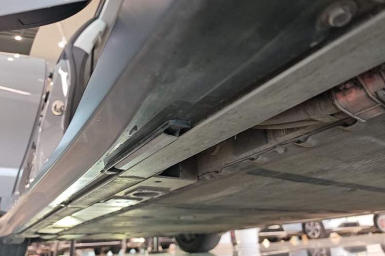 Used Nio ET5 2022 75 kWh Right Side Sill