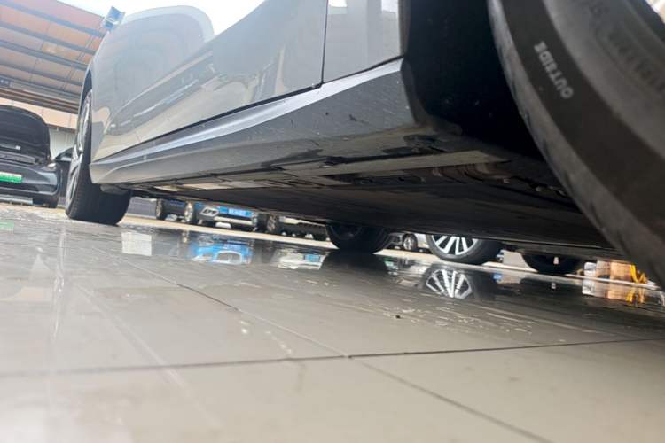 Used Nio ET5 2022 75 kWh Right Side Sill