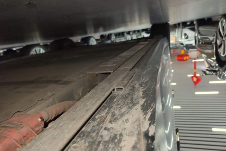 Used Nio ET5 2022 75 kWh Right Side Sill