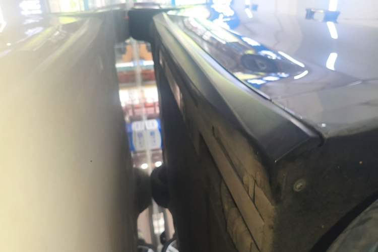 Used Nio ET5 2022 75 kWh Right Side Sill
