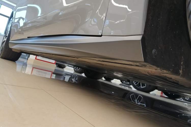 Used Nio ET5 2022 75 kWh Right Side Sill