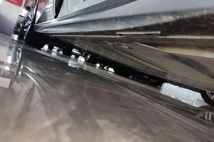 Used Nio ET5 2022 75 kWh Right Side Sill