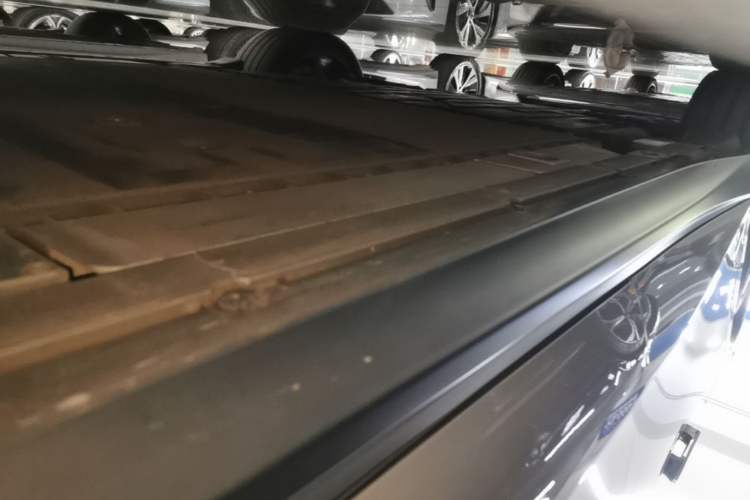 Used Nio ET5 2022 75 kWh Right Side Sill