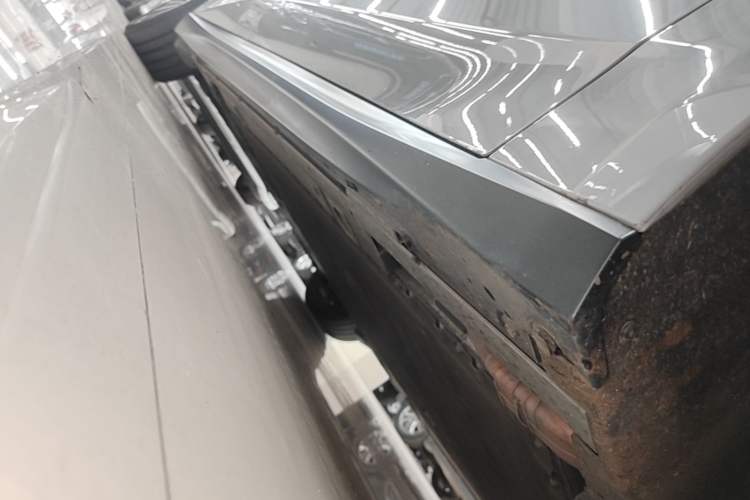 Used Nio ET5 2022 75 kWh Right Side Sill