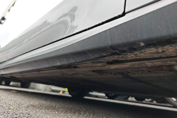 Used Nio ET5 2022 75 kWh Right Side Sill