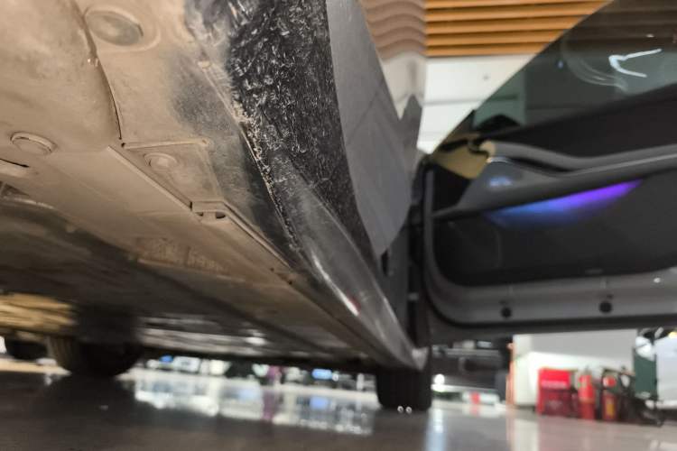 Used Nio ET5 2022 75 kWh Right Side Sill