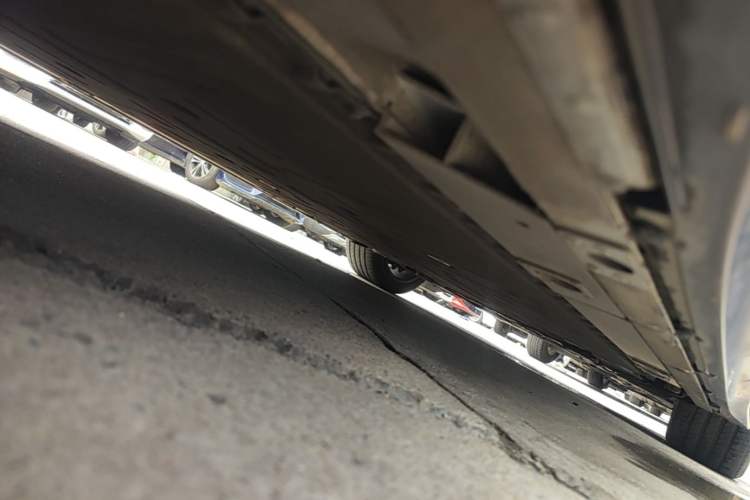 Used Nio ET5 2022 75 kWh Right Side Sill