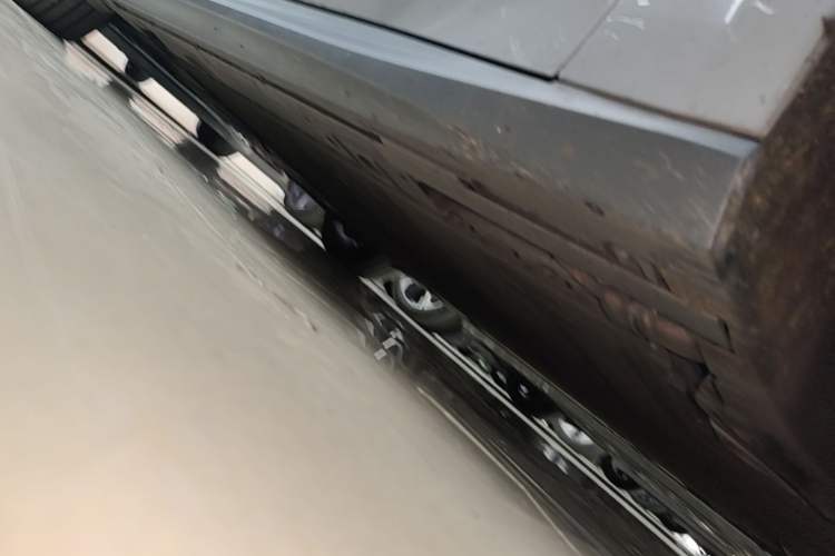 Used Nio ET5 2022 75 kWh Right Side Sill