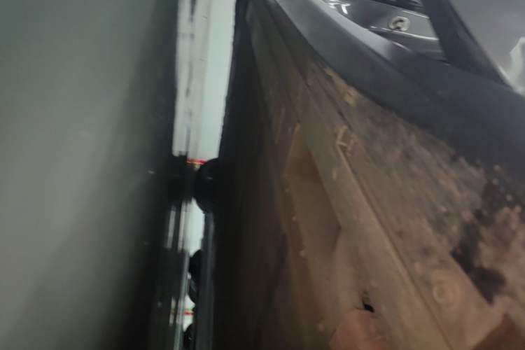 Used Nio ET5 2022 75 kWh Right Side Sill