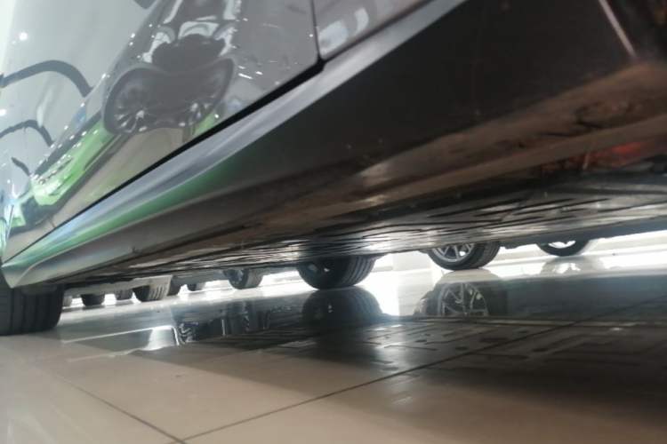 Used Nio ET5 2022 75 kWh Right Side Sill