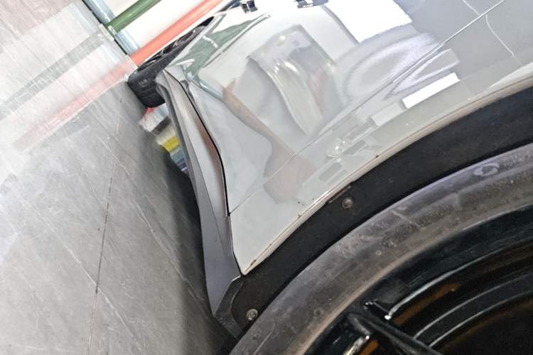 Used Nio ET5 2022 75 kWh Right Side Sill