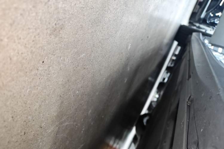 Used Nio ET5 2022 75 kWh Right Side Sill