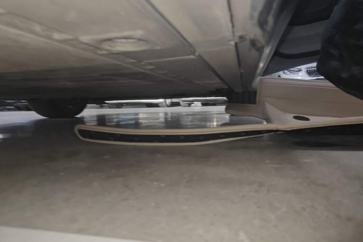 Used Nio ET5 2022 75 kWh Right Side Sill