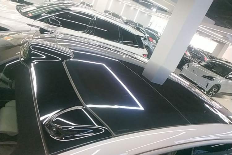 Used Nio ET5 2022 75 kWh Roof