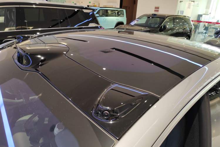 Used Nio ET5 2022 75 kWh Roof