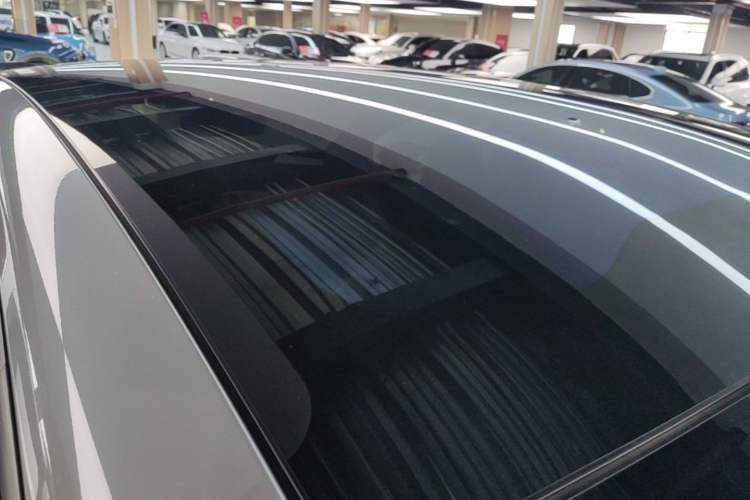 Used Nio ET5 2022 75 kWh Roof