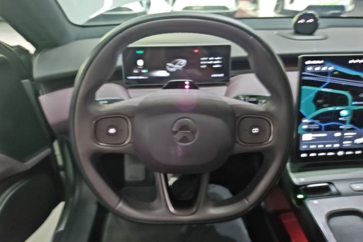 Used Nio ET5 2022 75 kWh Steering Wheel